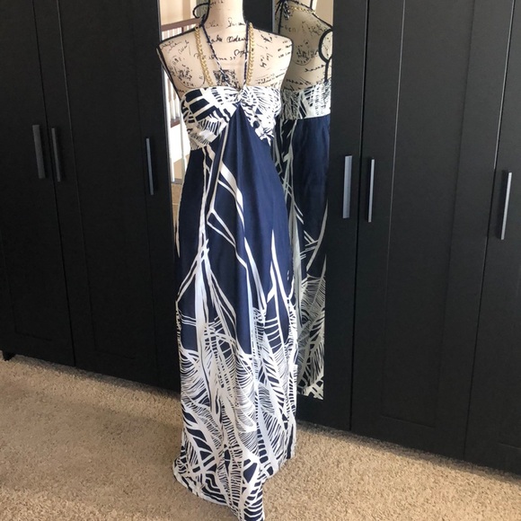 Dress - Picture 1 of 8